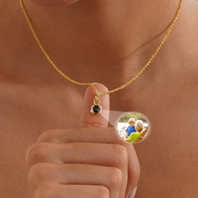 Round With One Stone Projection Necklace