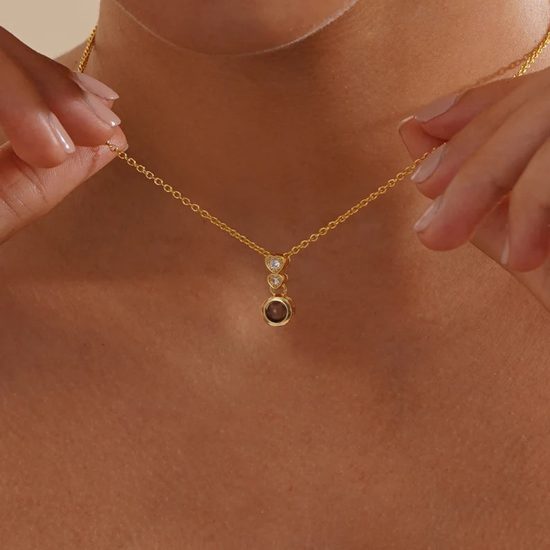 Round With One Stone Projection Necklace