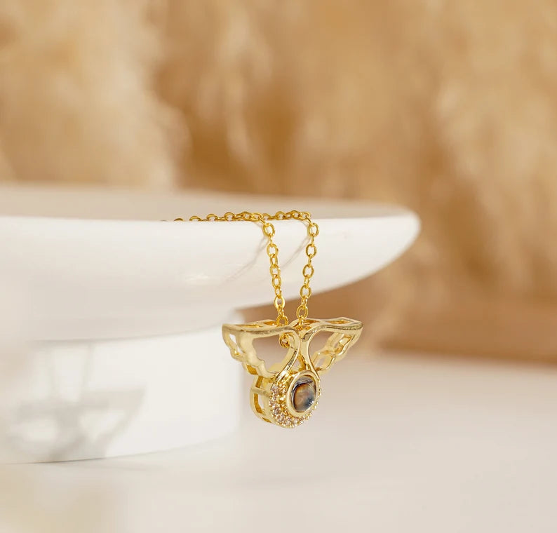 Wing Shape Projection Necklace