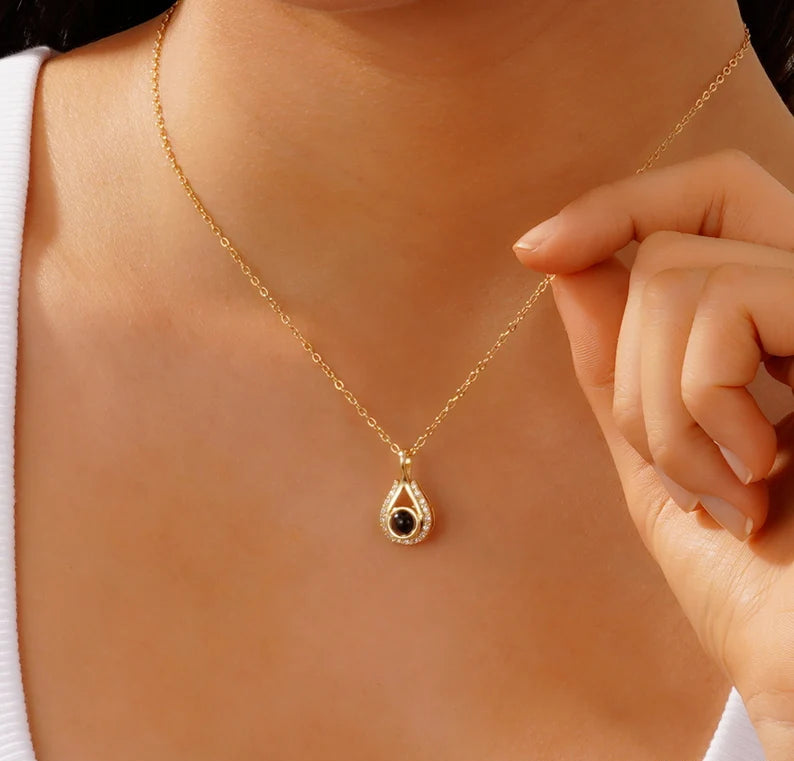 Pear Shape Projection Necklace