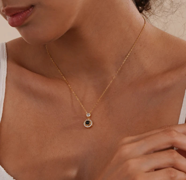 Round Center Diamond Projection Necklace