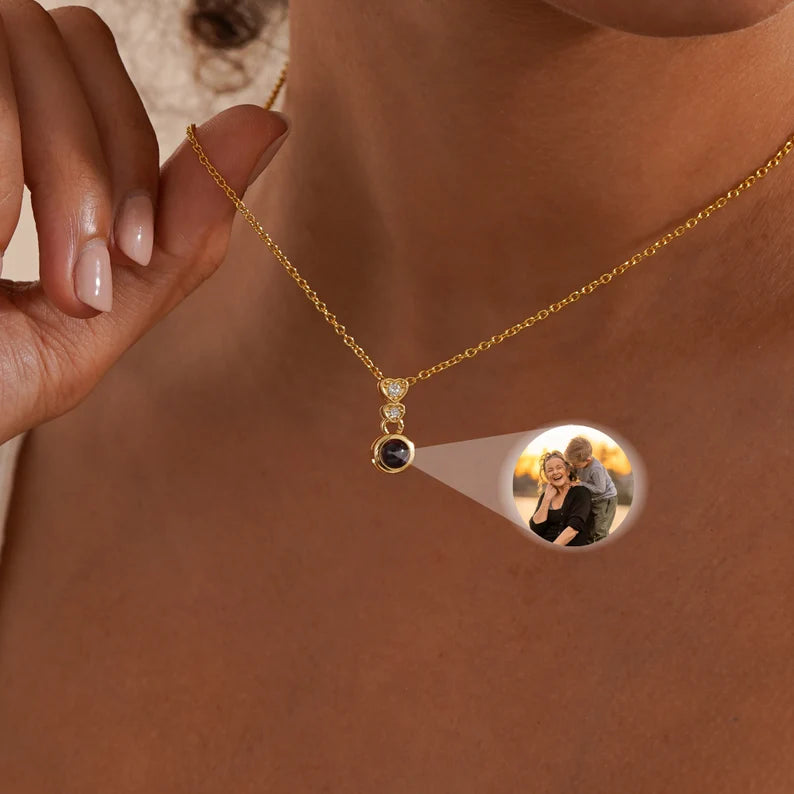 Round With One Stone Projection Necklace