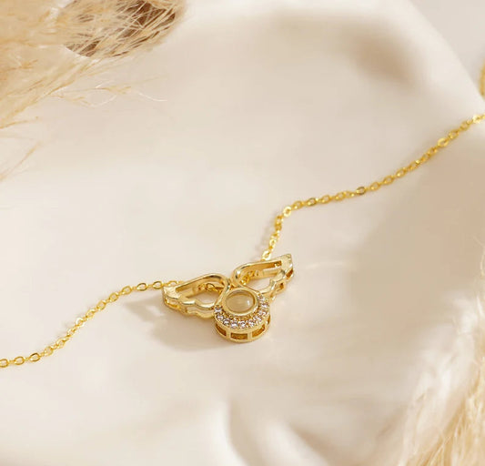 Wing Shape Projection Necklace