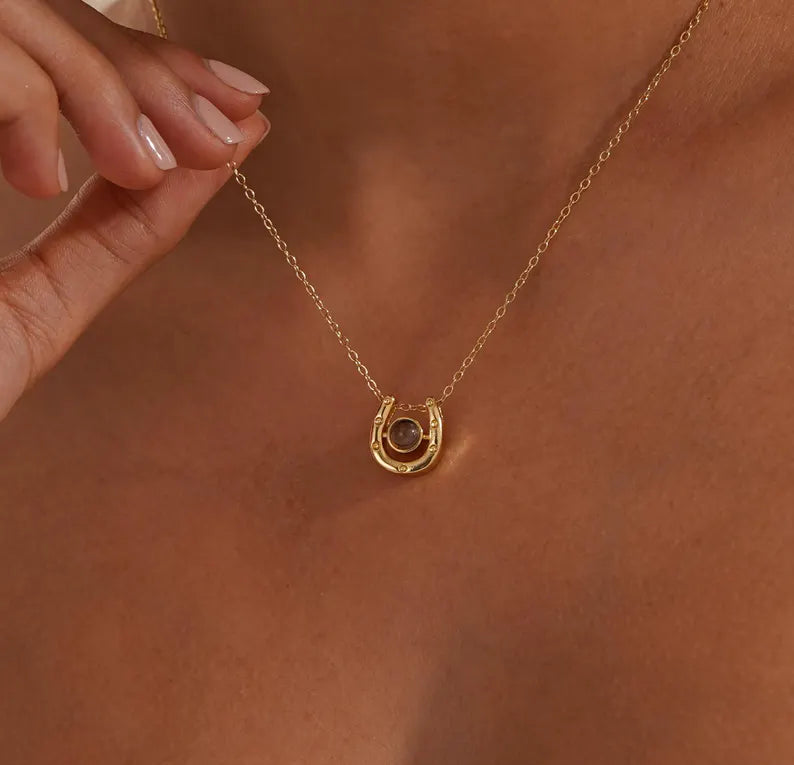 Horseshoe Projection Necklace