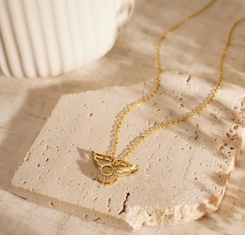 Wing Shape Projection Necklace