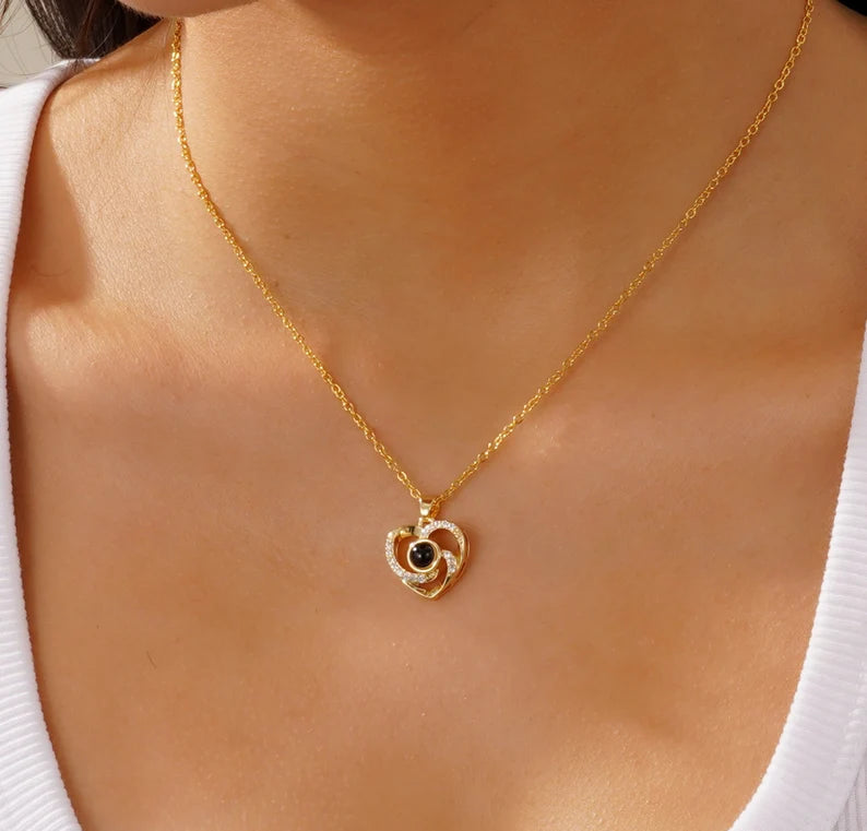 Heart Shaped Projection Necklace