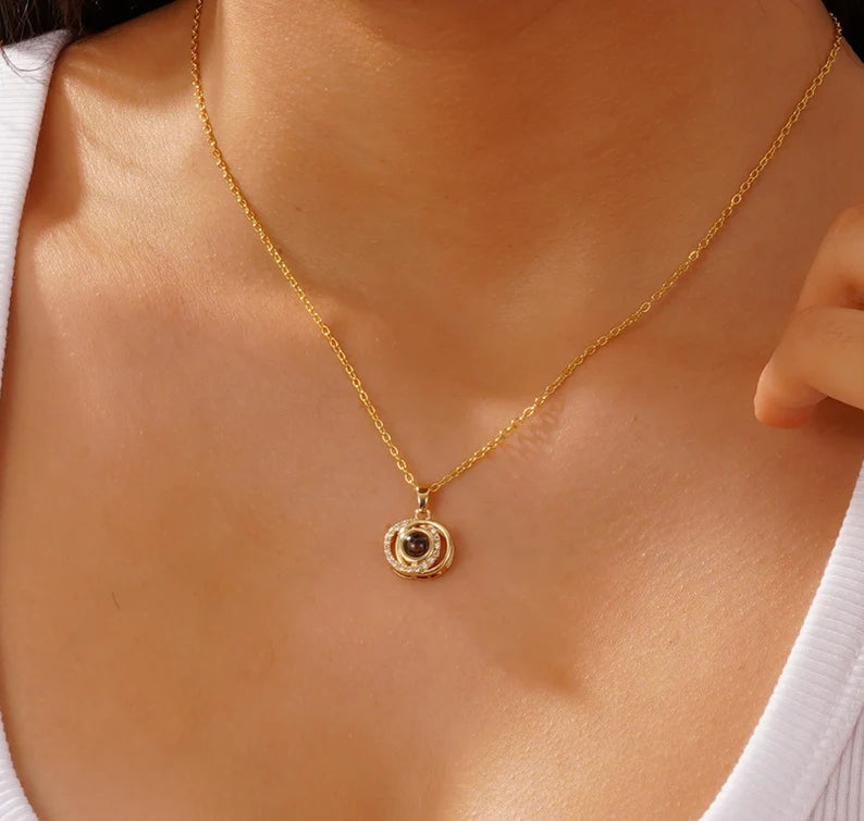 Heart Outline Projection Necklace