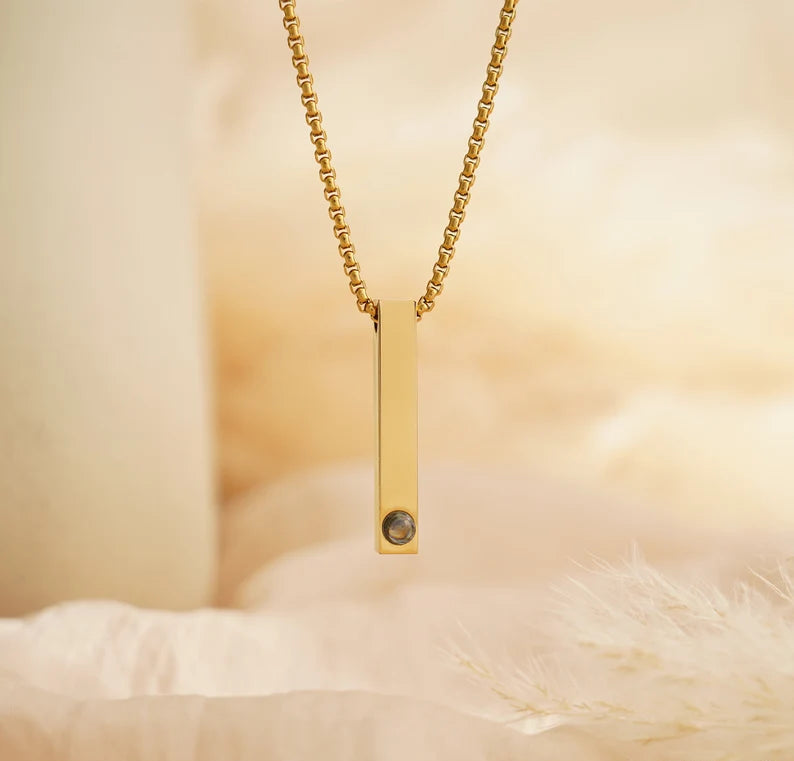 Elegant Projection Necklace